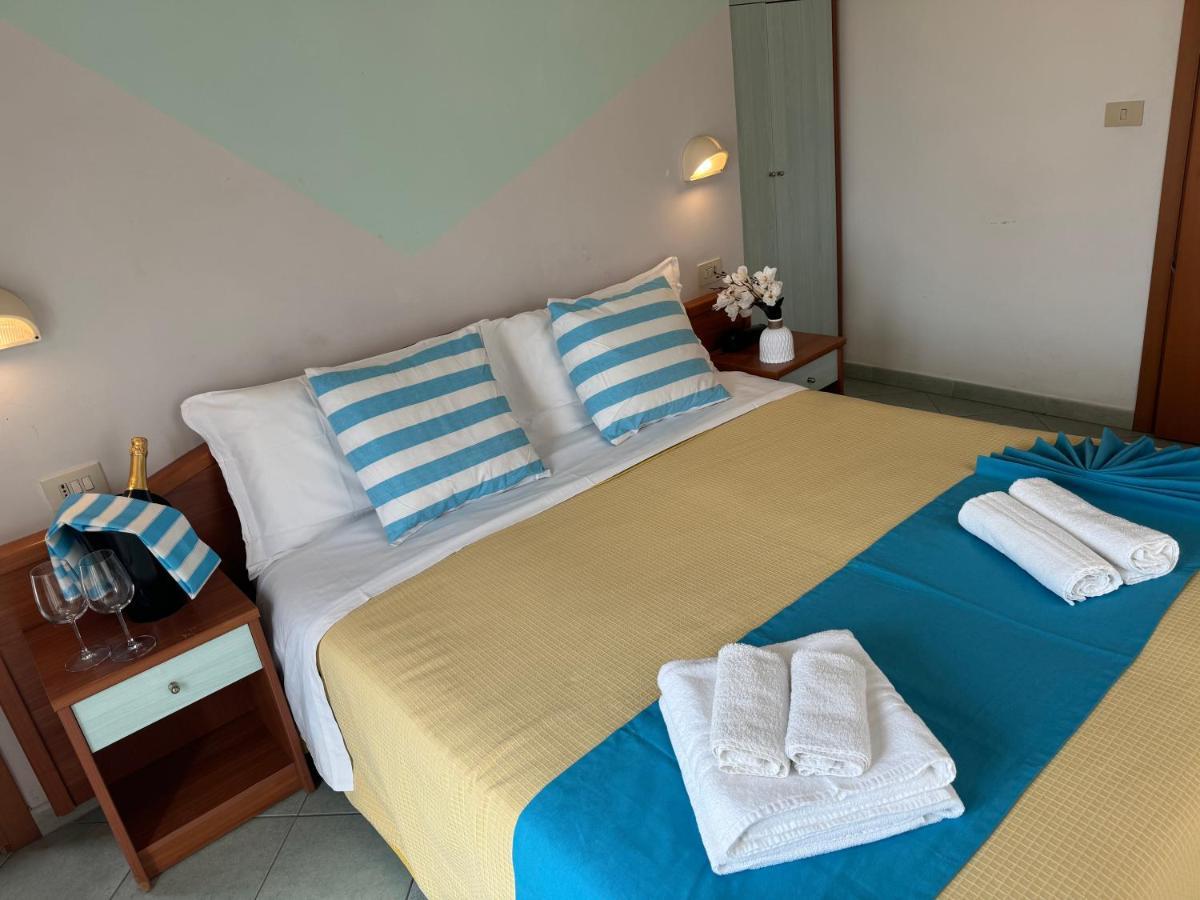 Hotel Villa Caterina Римини Экстерьер фото