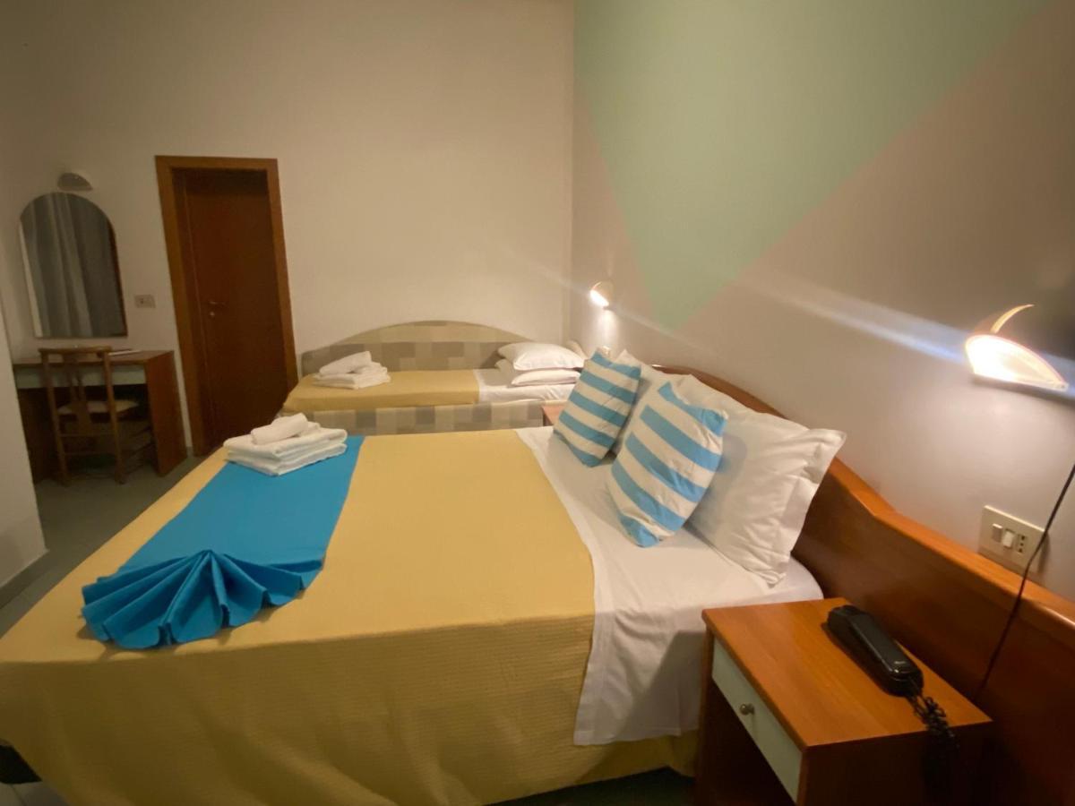 Hotel Villa Caterina Римини Экстерьер фото