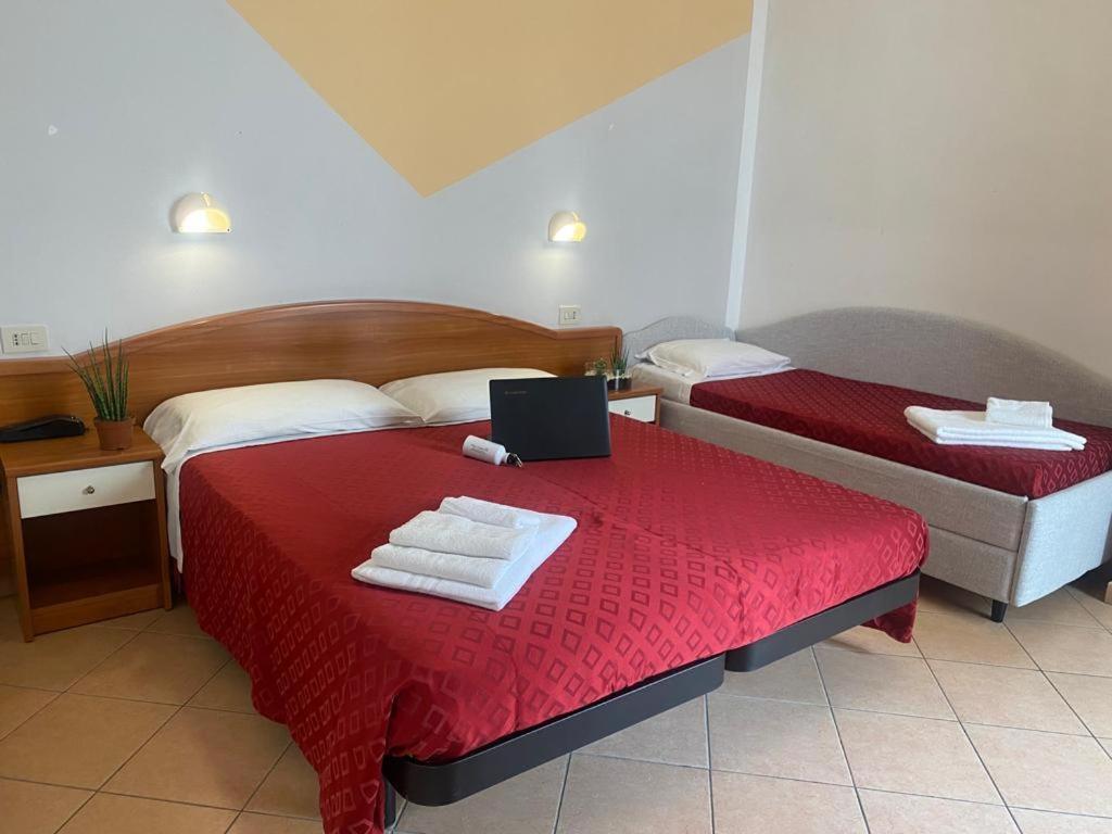 Hotel Villa Caterina Римини Экстерьер фото
