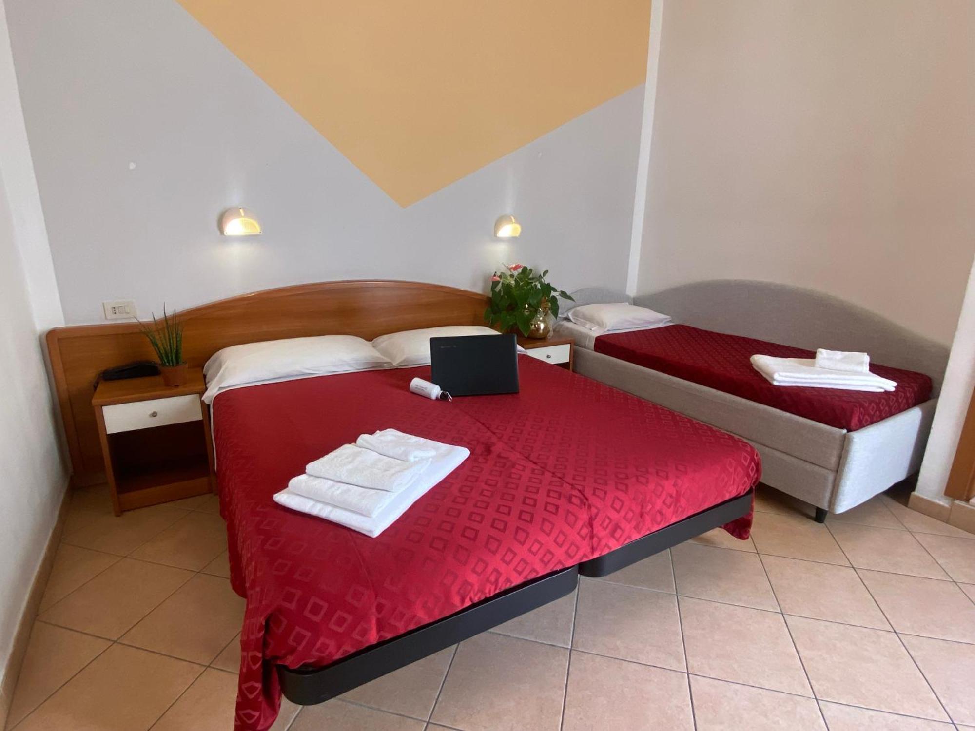 Hotel Villa Caterina Римини Экстерьер фото