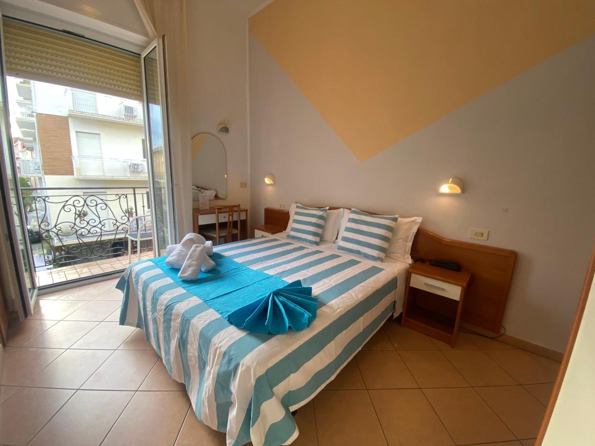 Hotel Villa Caterina Римини Экстерьер фото