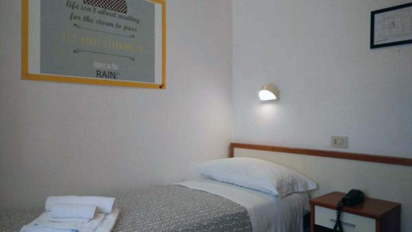 Hotel Villa Caterina Римини Экстерьер фото
