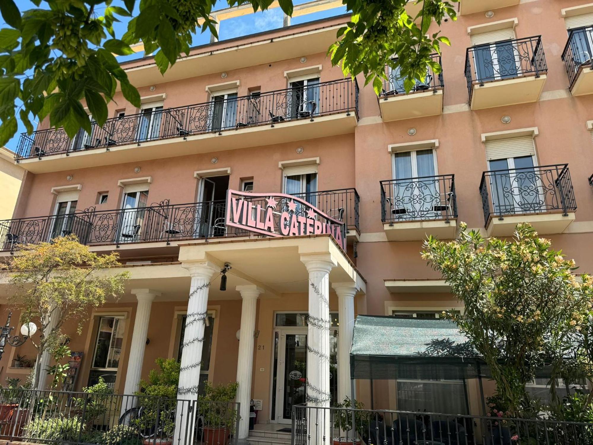 Hotel Villa Caterina Римини Экстерьер фото
