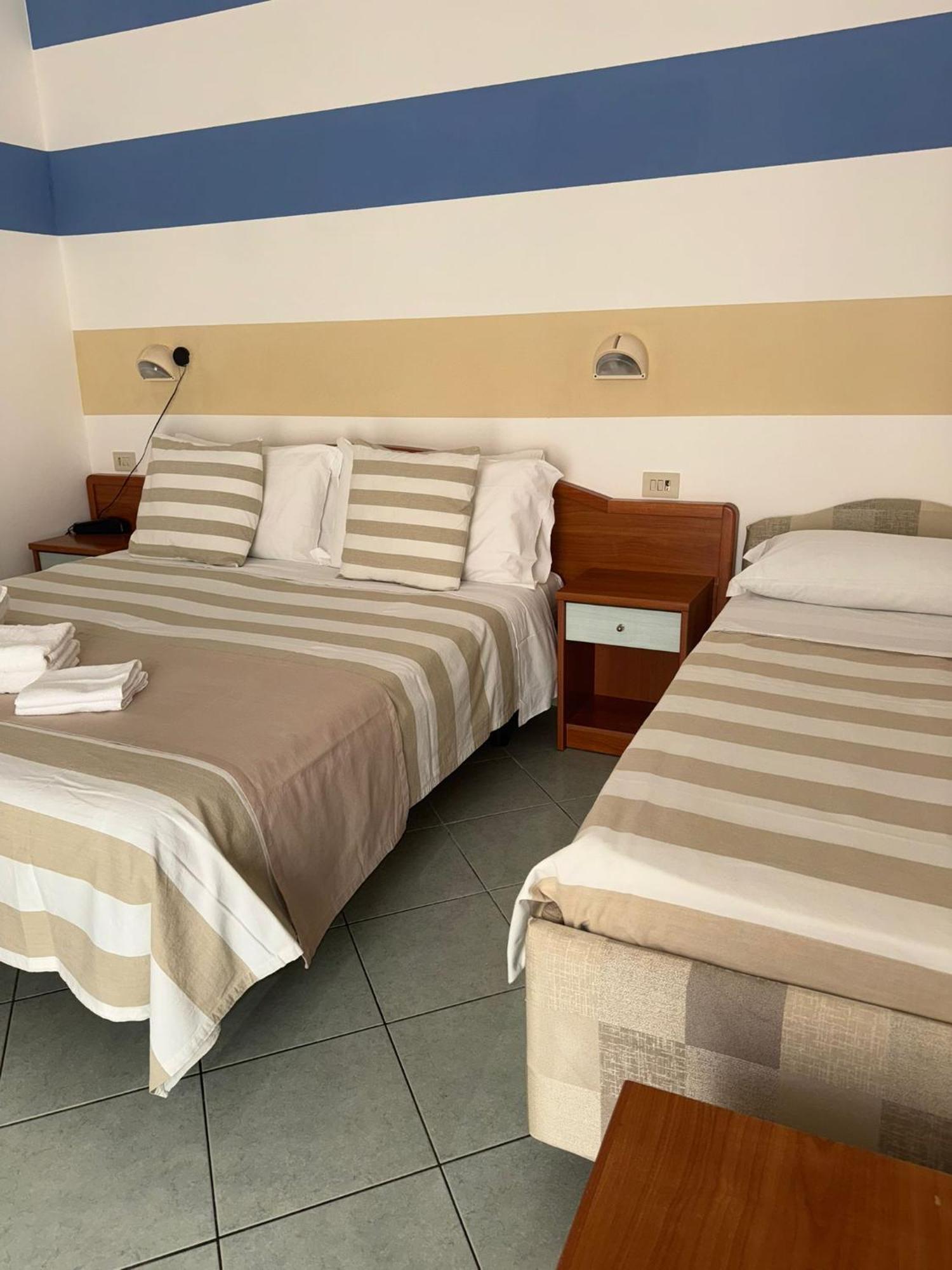 Hotel Villa Caterina Римини Экстерьер фото