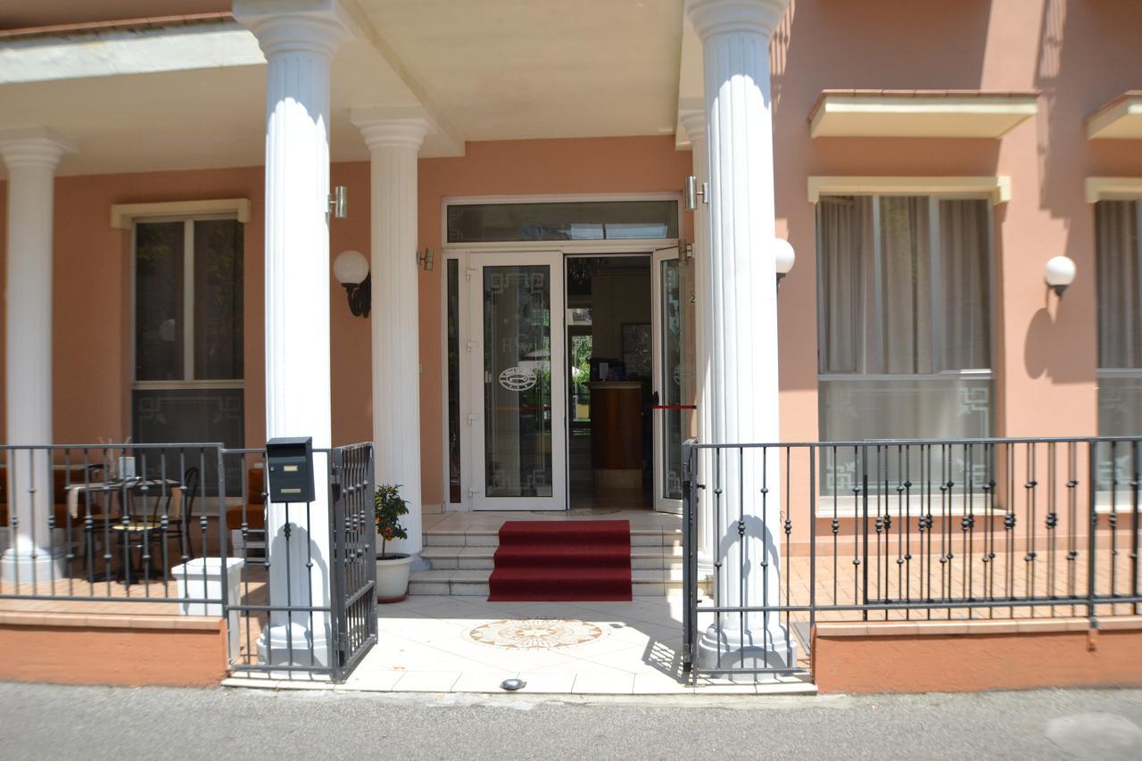Hotel Villa Caterina Римини Экстерьер фото